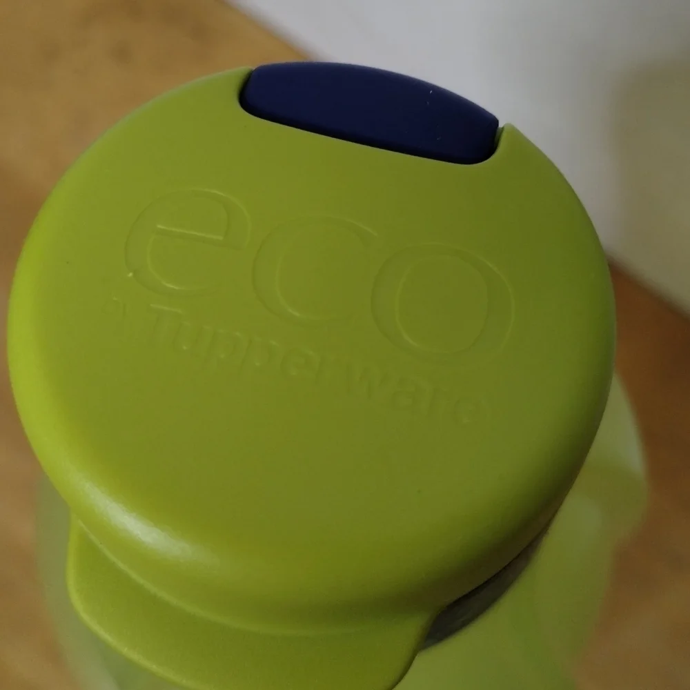 New Tupperware yellow and blue ECO water bottle 16 oz